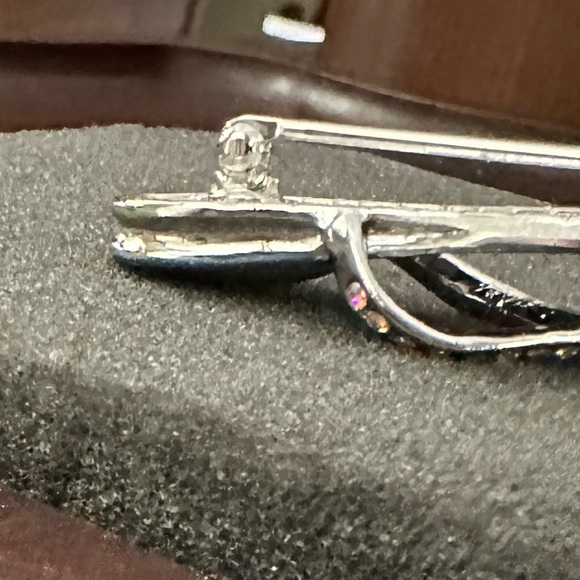 Lady Remington, Vintage Lia Sophia, Blue Flip Flop Pin w/AB Crystals.Silver Tone - Picture 6 of 12